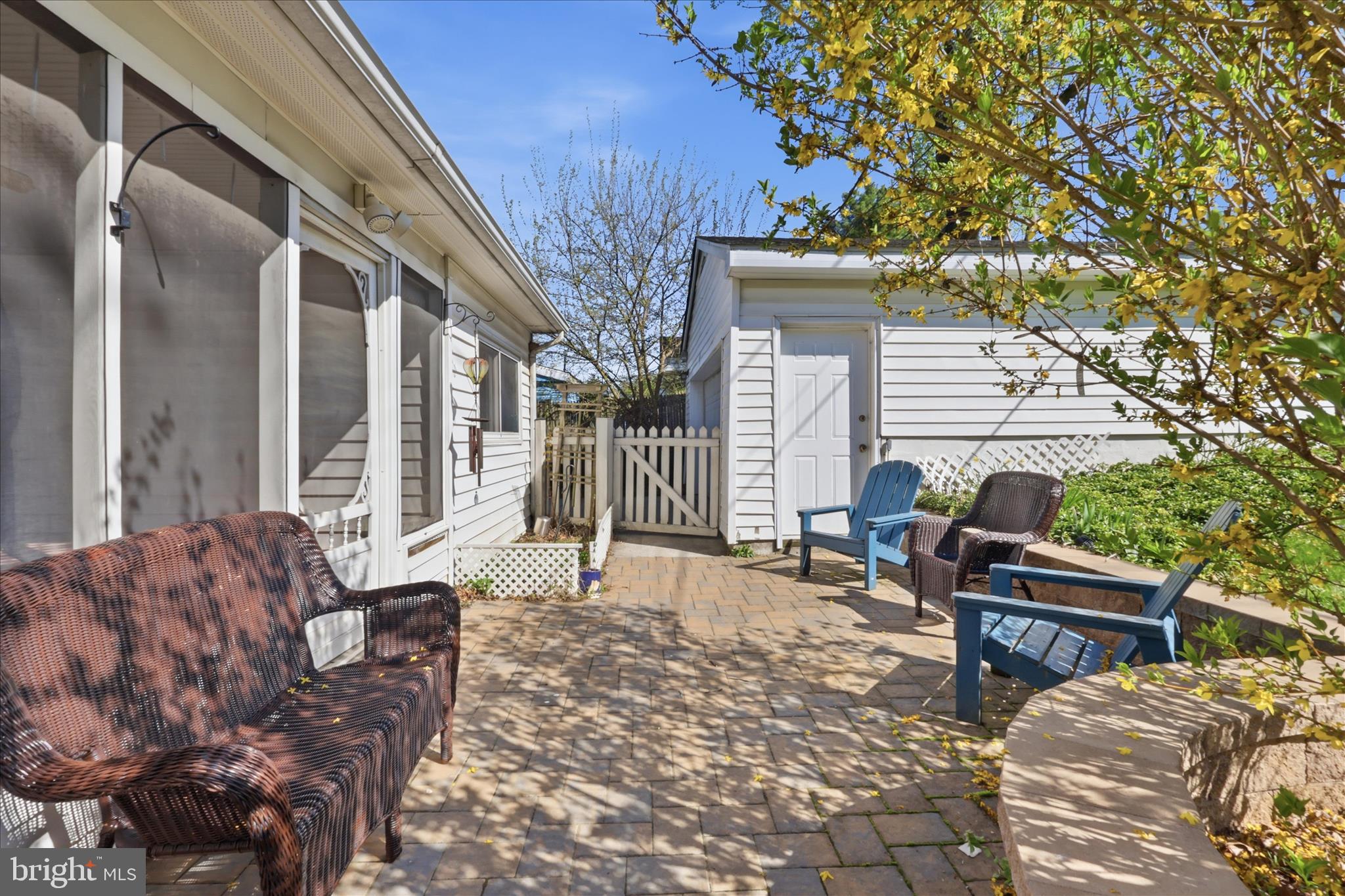 294 Pinoak Drive Frederick, MD 21701 - Photo 3 of 31 a balcony with furniture and a potted plant