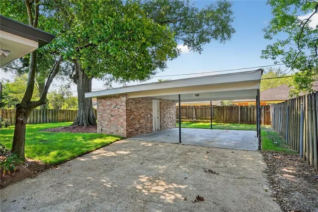 $725,000 | 10120 Idlewood Place, River Ridge, LA 70123