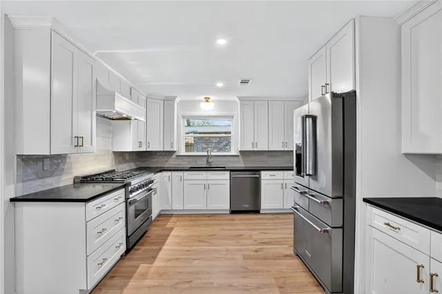 $725,000 | 10120 Idlewood Place, River Ridge, LA 70123