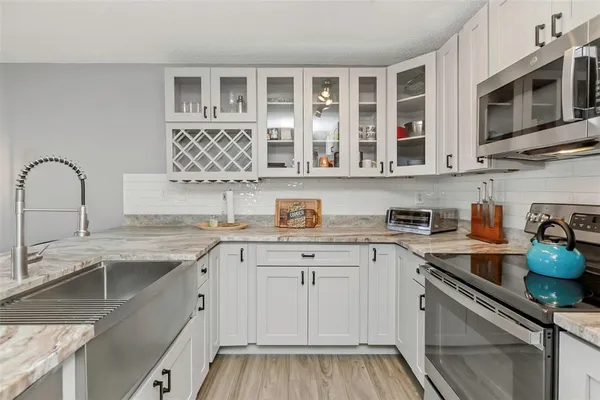 $229,900 | 3323 Crystal Court East, Unit B, Palm Harbor, FL 34685