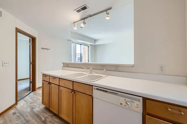 $219,900 | 820 Emerald Street Southeast, Unit 402, St. Paul, MN 55114