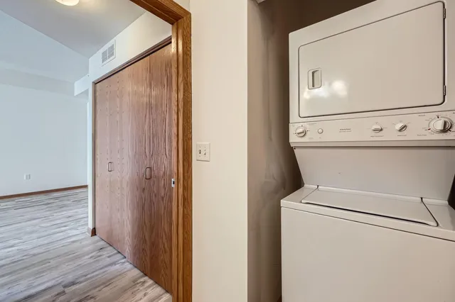 $219,900 | 820 Emerald Street Southeast, Unit 402, St. Paul, MN 55114