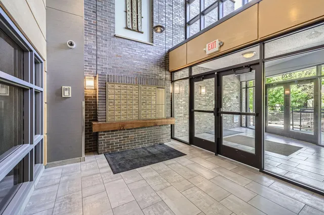 $219,900 | 820 Emerald Street Southeast, Unit 402, St. Paul, MN 55114