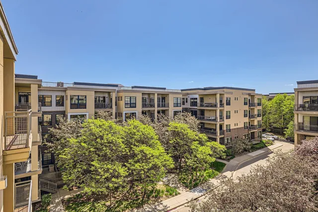 $219,900 | 820 Emerald Street Southeast, Unit 402, St. Paul, MN 55114