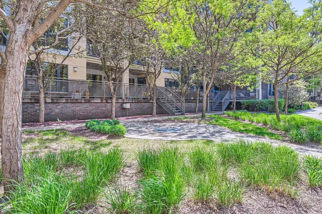 $219,900 | 820 Emerald Street Southeast, Unit 402, St. Paul, MN 55114