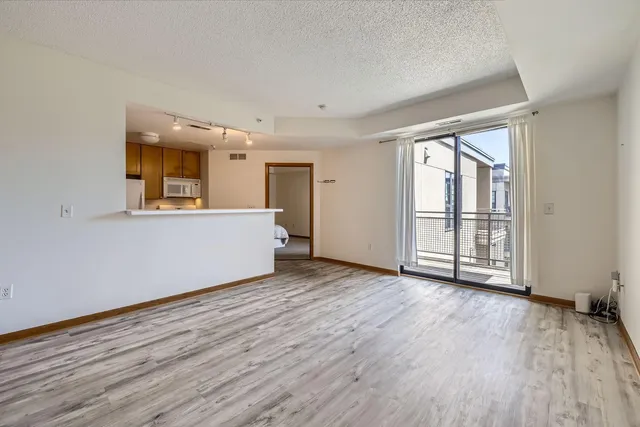 $219,900 | 820 Emerald Street Southeast, Unit 402, St. Paul, MN 55114