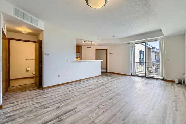 $219,900 | 820 Emerald Street Southeast, Unit 402, St. Paul, MN 55114