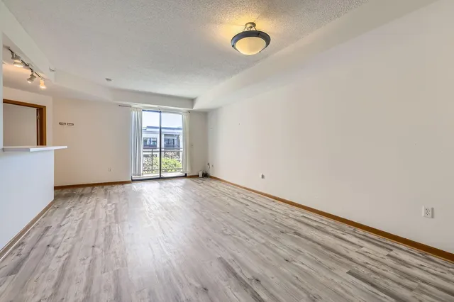 $219,900 | 820 Emerald Street Southeast, Unit 402, St. Paul, MN 55114