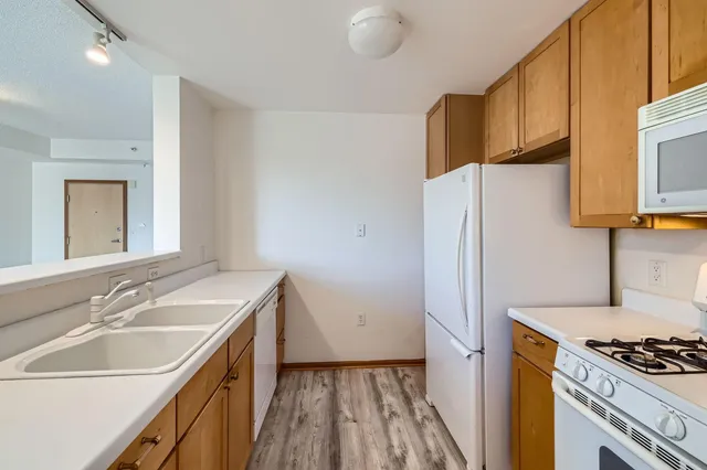 $219,900 | 820 Emerald Street Southeast, Unit 402, St. Paul, MN 55114