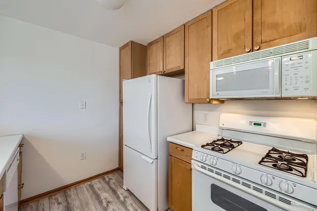 $219,900 | 820 Emerald Street Southeast, Unit 402, St. Paul, MN 55114