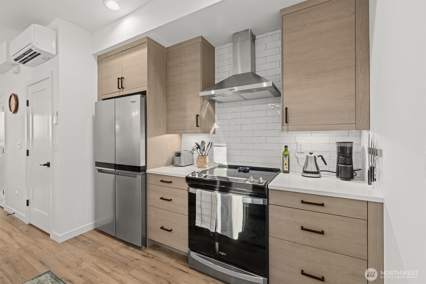 4203 Southwest Raymond Street Seattle, WA 98136 - Photo 11 of 40