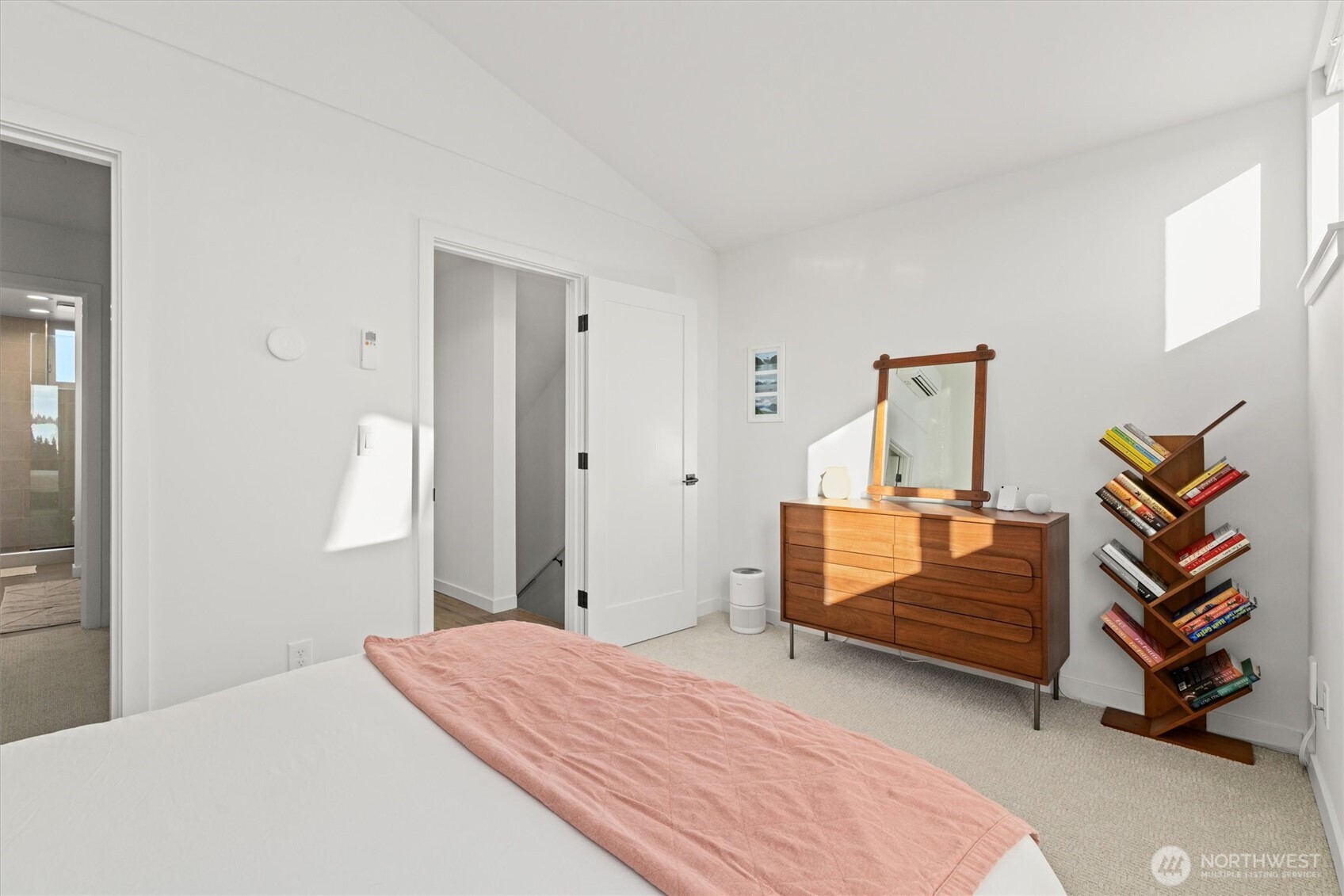 4203 Southwest Raymond Street Seattle, WA 98136 - Photo 18 of 40