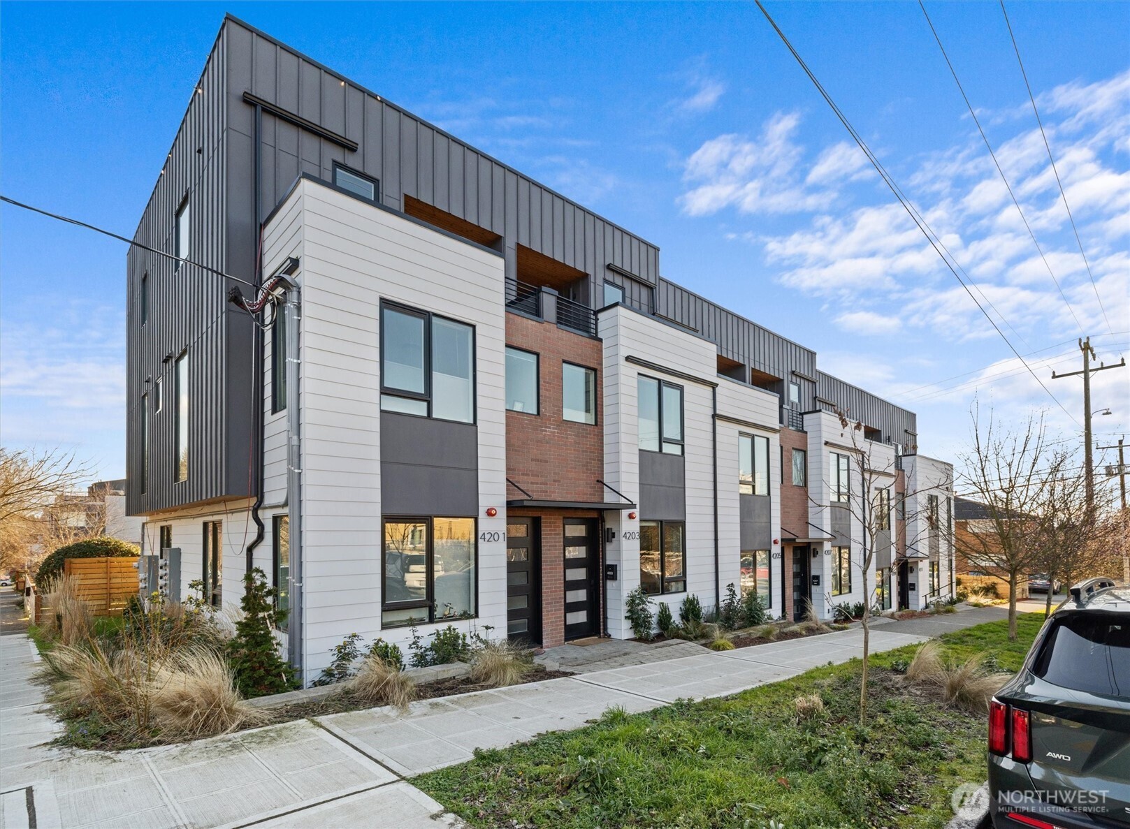 4203 Southwest Raymond Street Seattle, WA 98136 - Photo 2 of 40