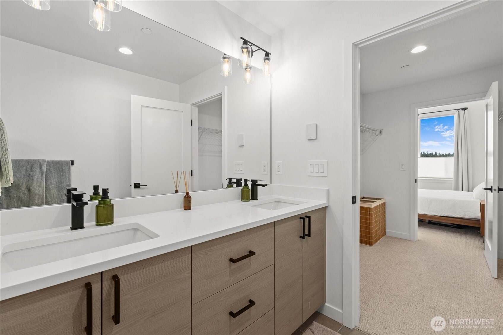 4203 Southwest Raymond Street Seattle, WA 98136 - Photo 22 of 40