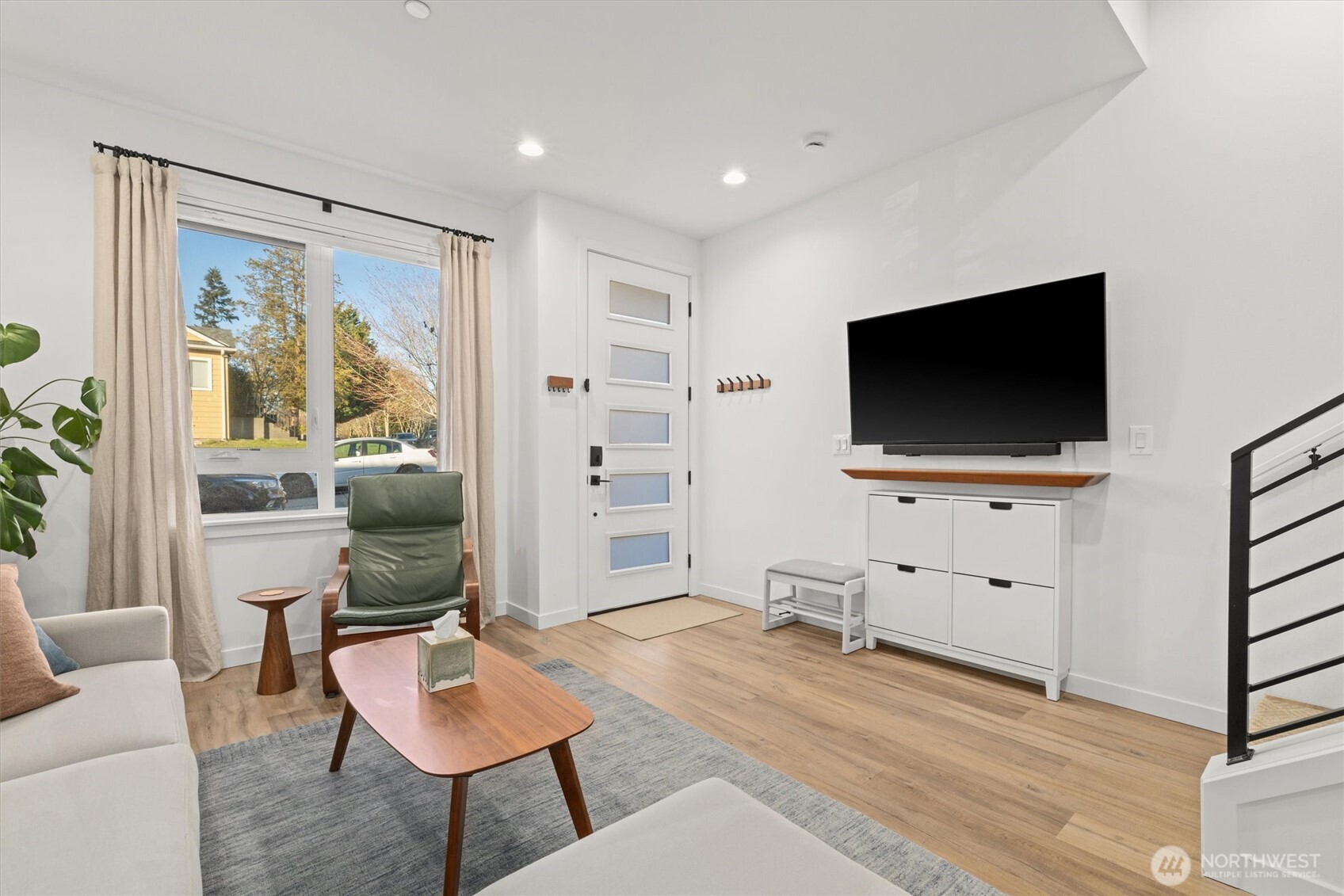 4203 Southwest Raymond Street Seattle, WA 98136 - Photo 4 of 40