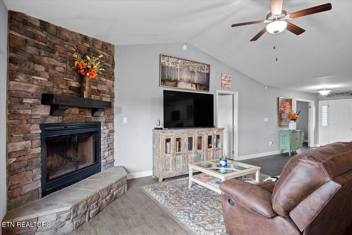 2095 Chestnut Hill Road Dandridge, TN 37725 - Photo 6 of 54 Gallery Image 6