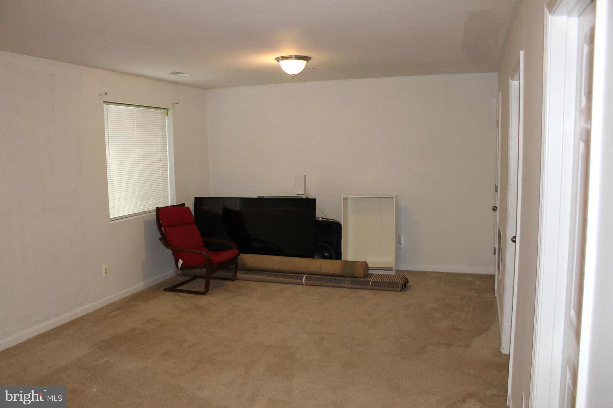 671 English Ivy Way Aberdeen, MD 21001 - Photo 22 of 30 a living room with furniture
