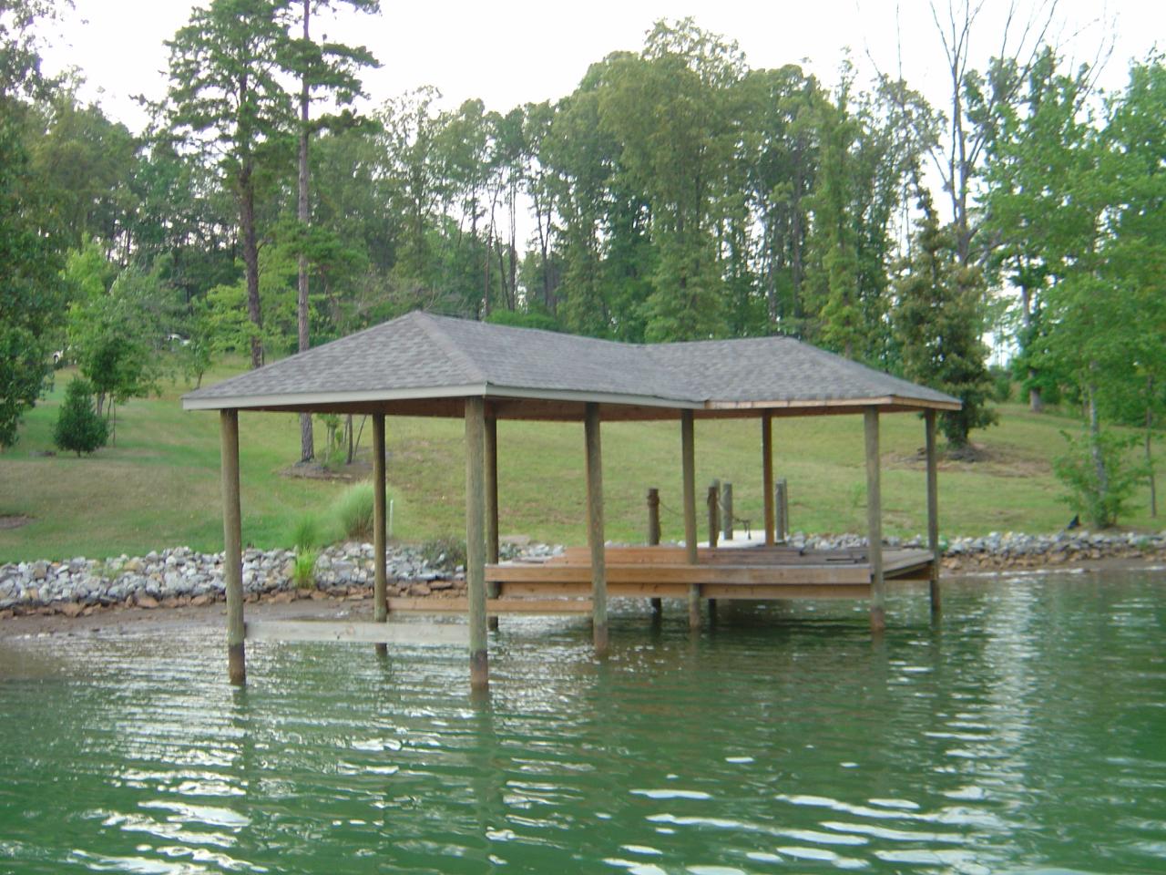 a view of a lake with house