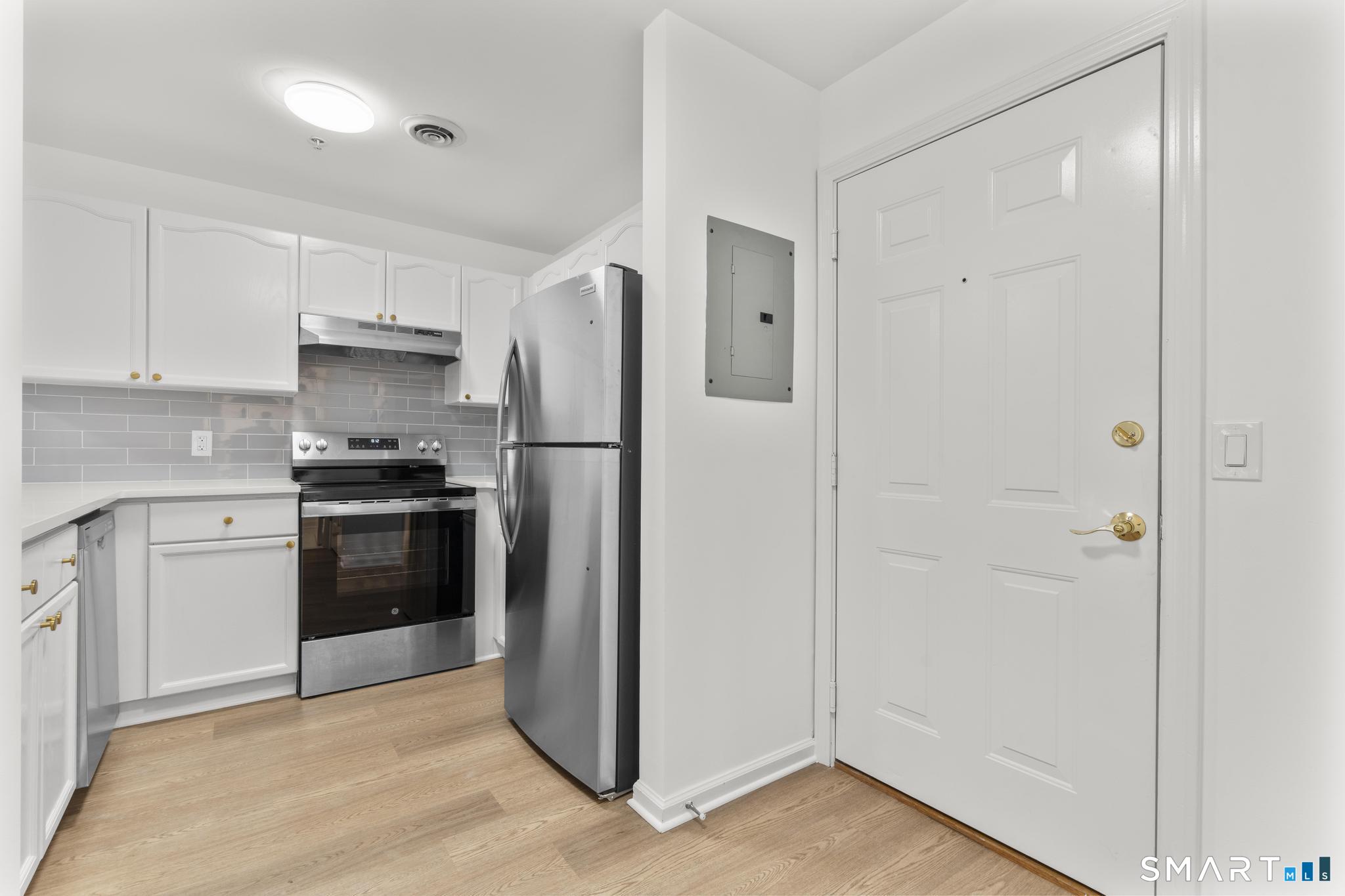 468 Main Street, Unit 111 East Lyme, CT 06357 - Photo 29 of 37 a kitchen with a refrigerator and a stove