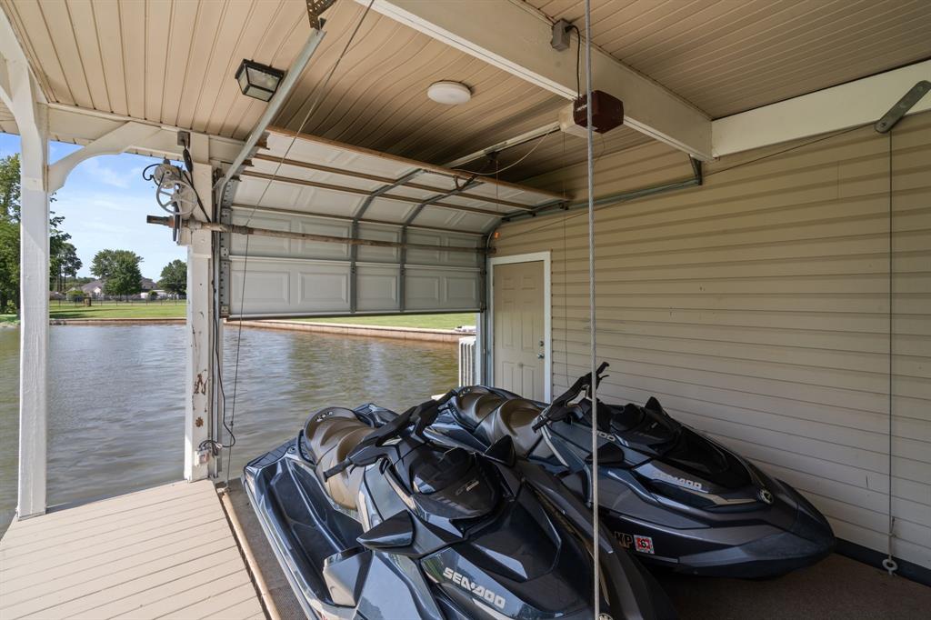 17790 Southpoint Road Whitehouse, TX 75791 - Photo 29 of 40 a view of a balcony with chairs