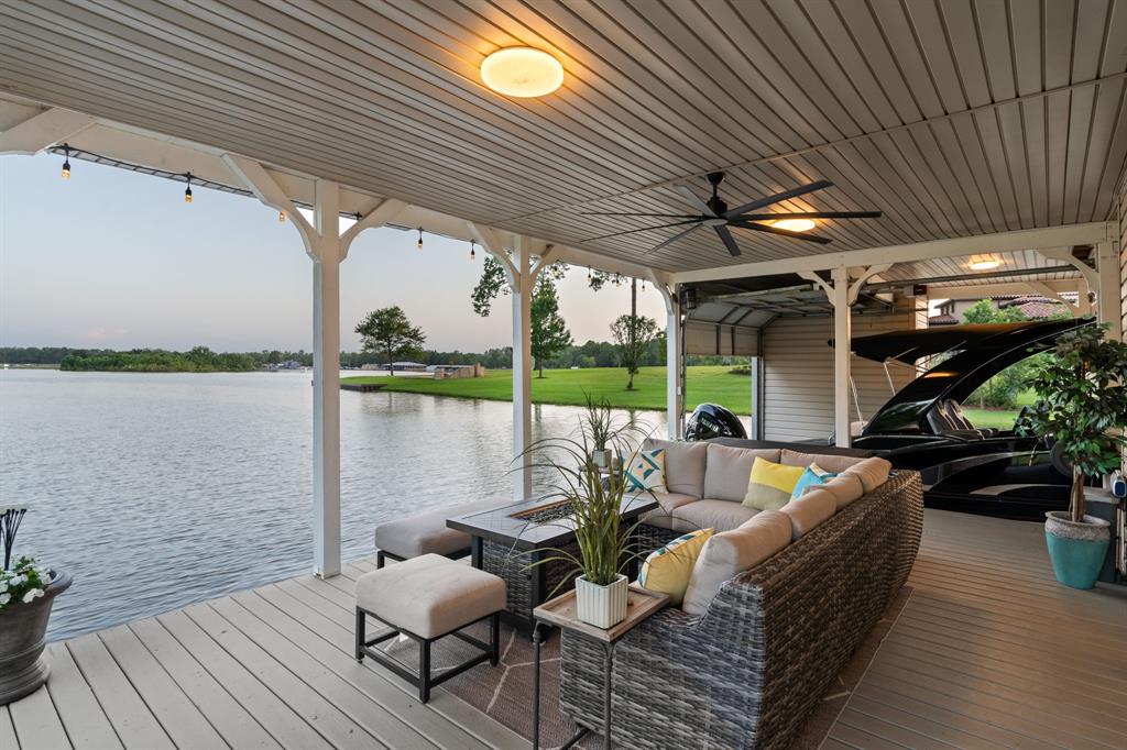 17790 Southpoint Road Whitehouse, TX 75791 - Photo 10 of 40 a balcony with furniture and a potted plant