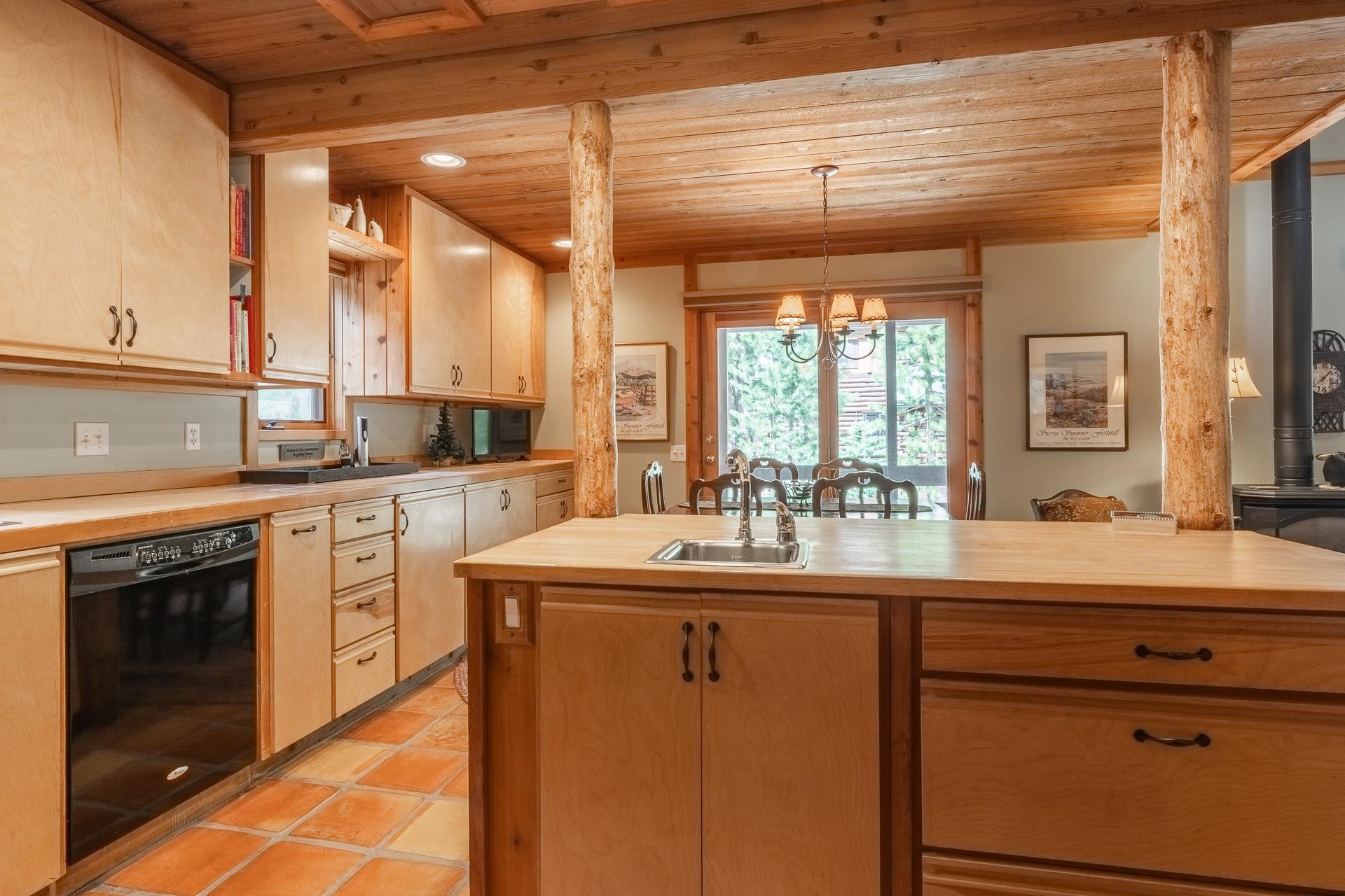 121 Cliff Circle Mammoth Lakes, CA 93546 - Photo 12 of 45