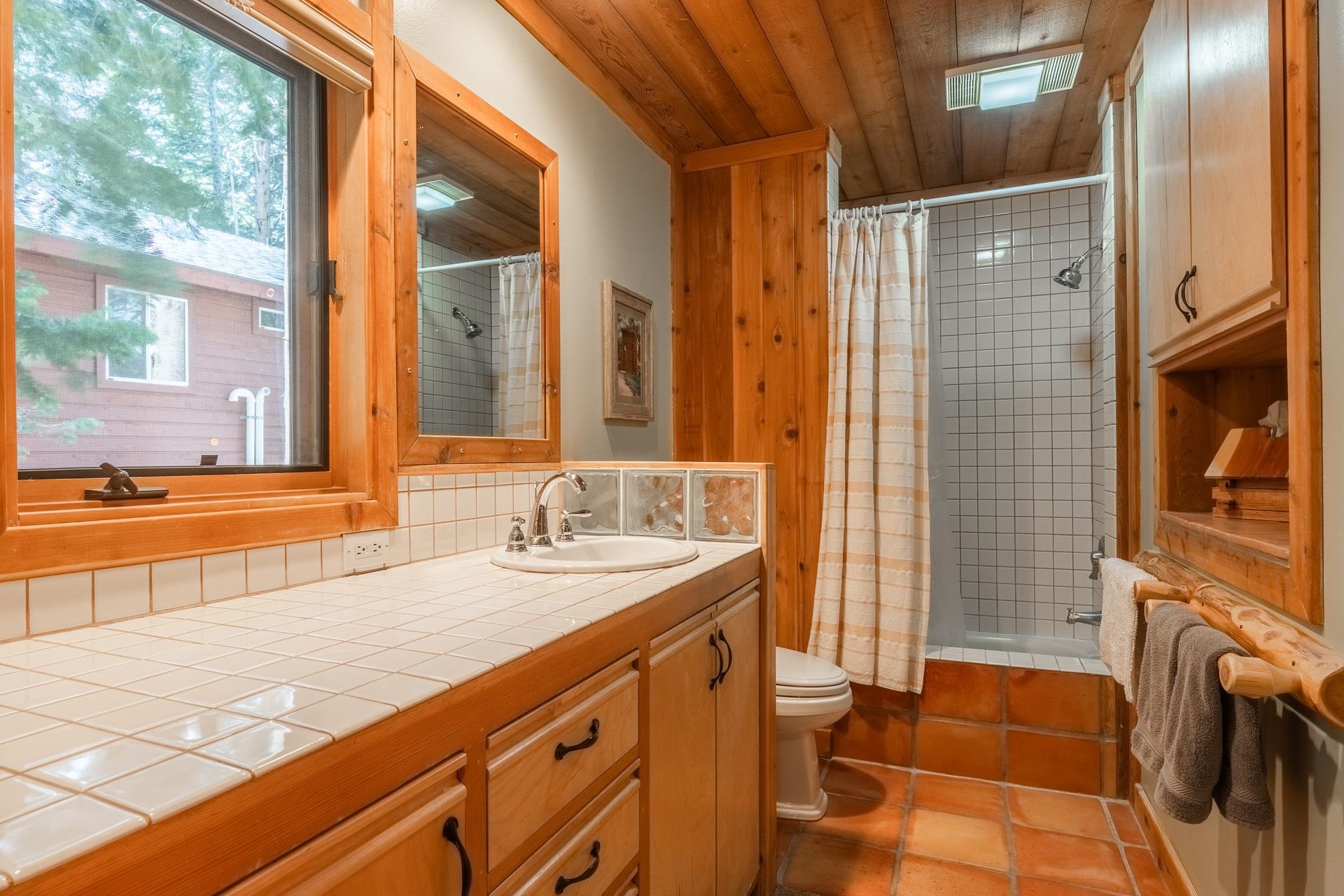 121 Cliff Circle Mammoth Lakes, CA 93546 - Photo 19 of 45