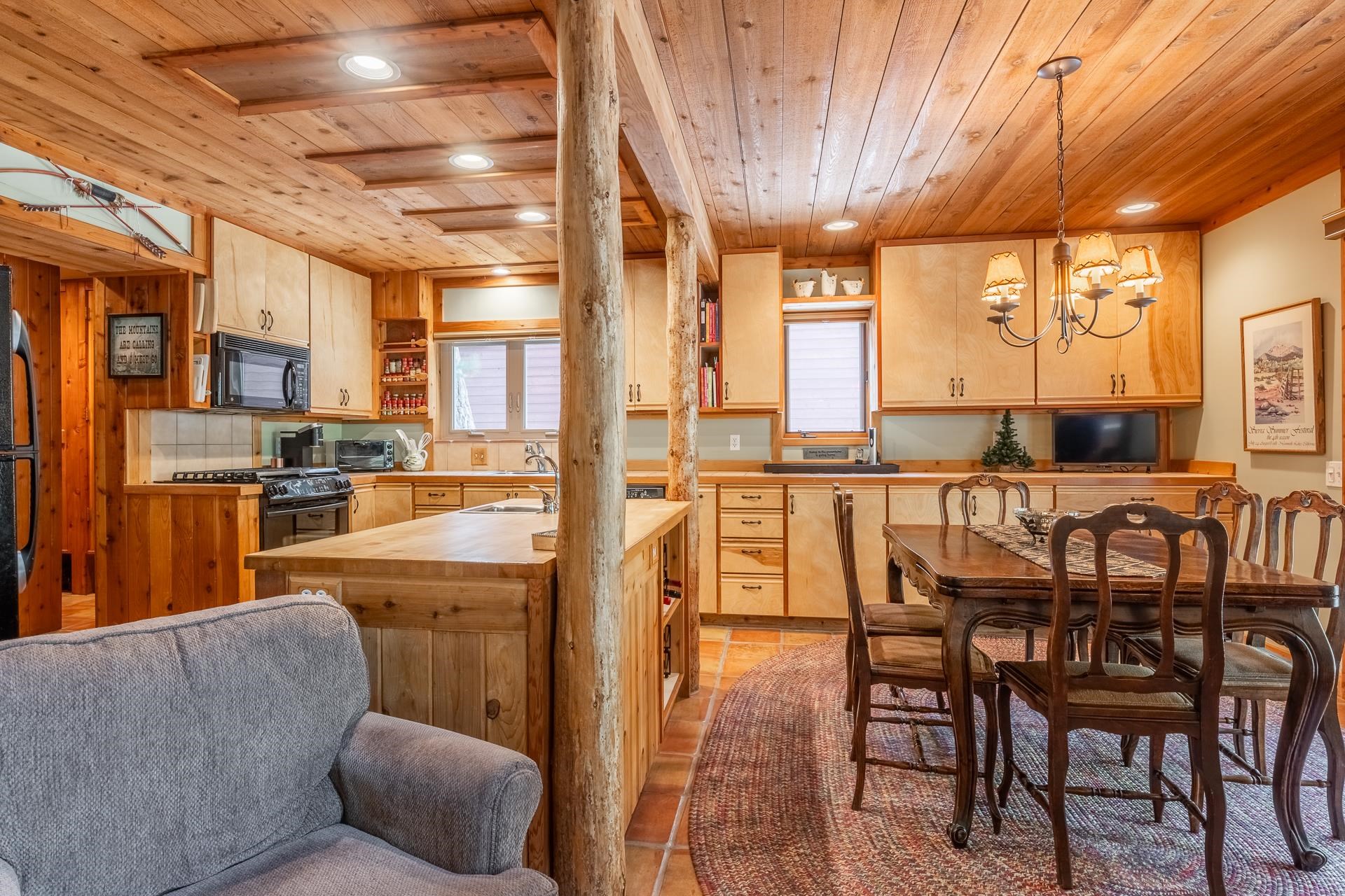 121 Cliff Circle Mammoth Lakes, CA 93546 - Photo 9 of 45