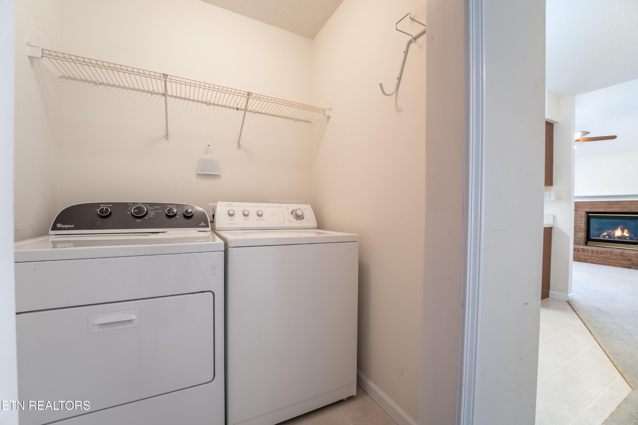 8024 Stablegate Way Powell, TN 37849 - Photo 17 of 35 a utility room with dryer and washer
