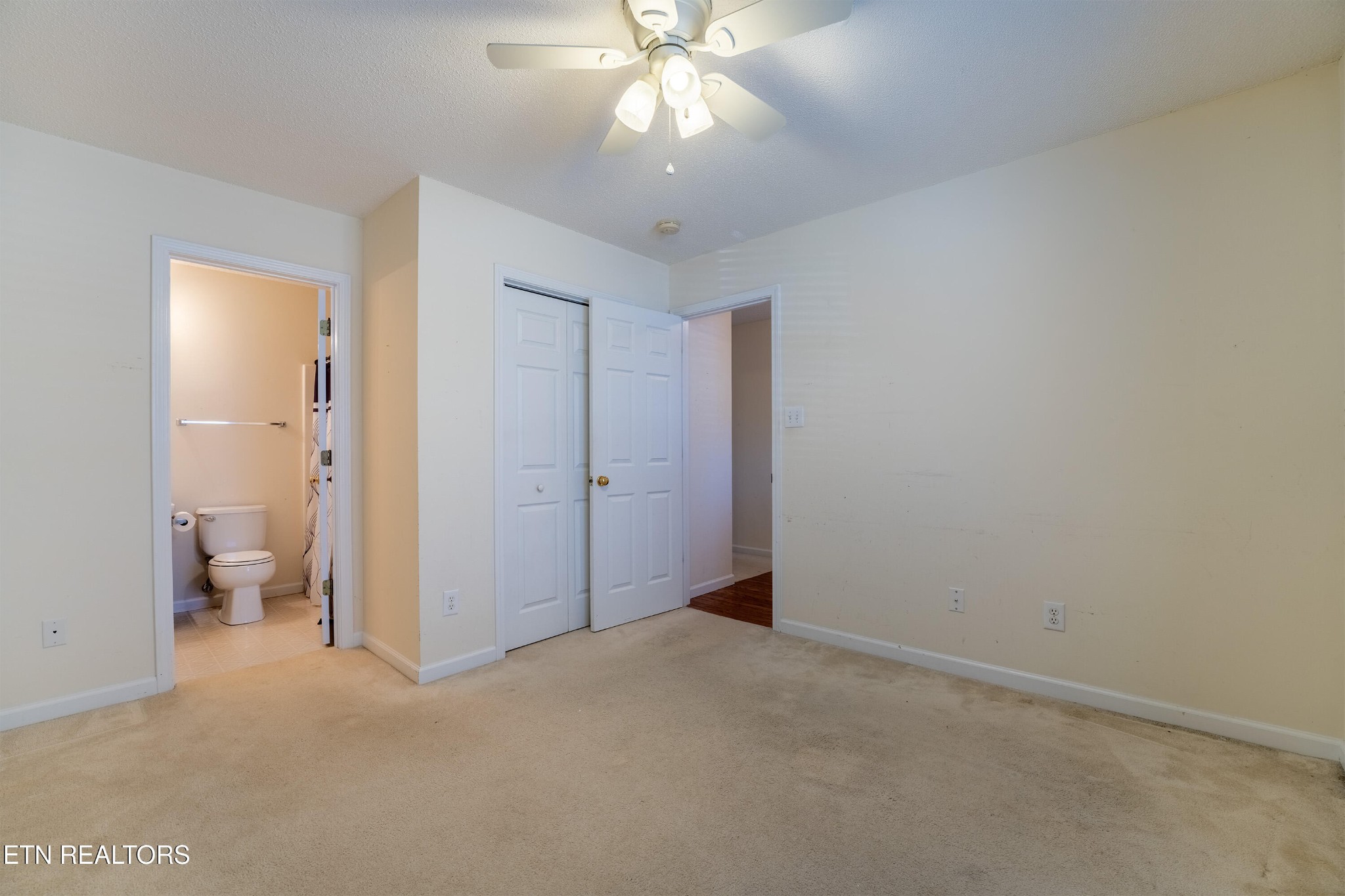 8024 Stablegate Way Powell, TN 37849 - Photo 20 of 35 an empty room with a bathroom