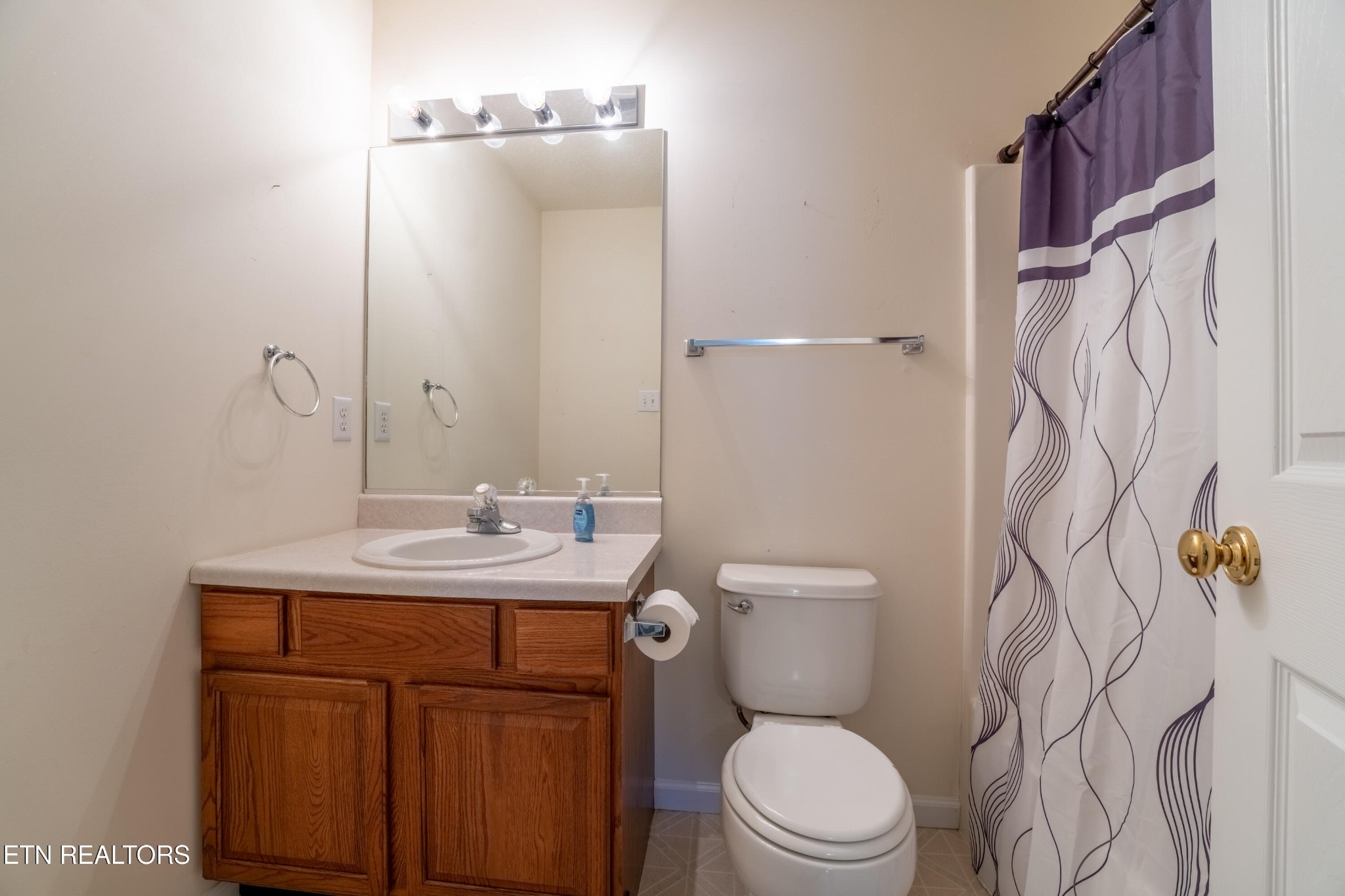 8024 Stablegate Way Powell, TN 37849 - Photo 21 of 35 a bathroom with a toilet sink and mirror