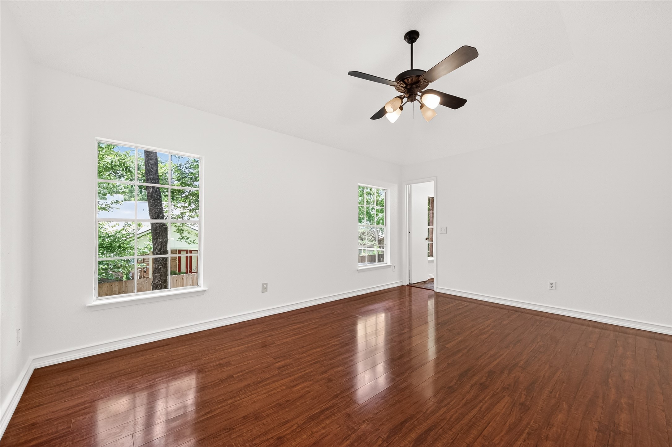 42 Rockridge Drive Spring, TX 77381 - Photo 20 of 39 Primary bedroom.
