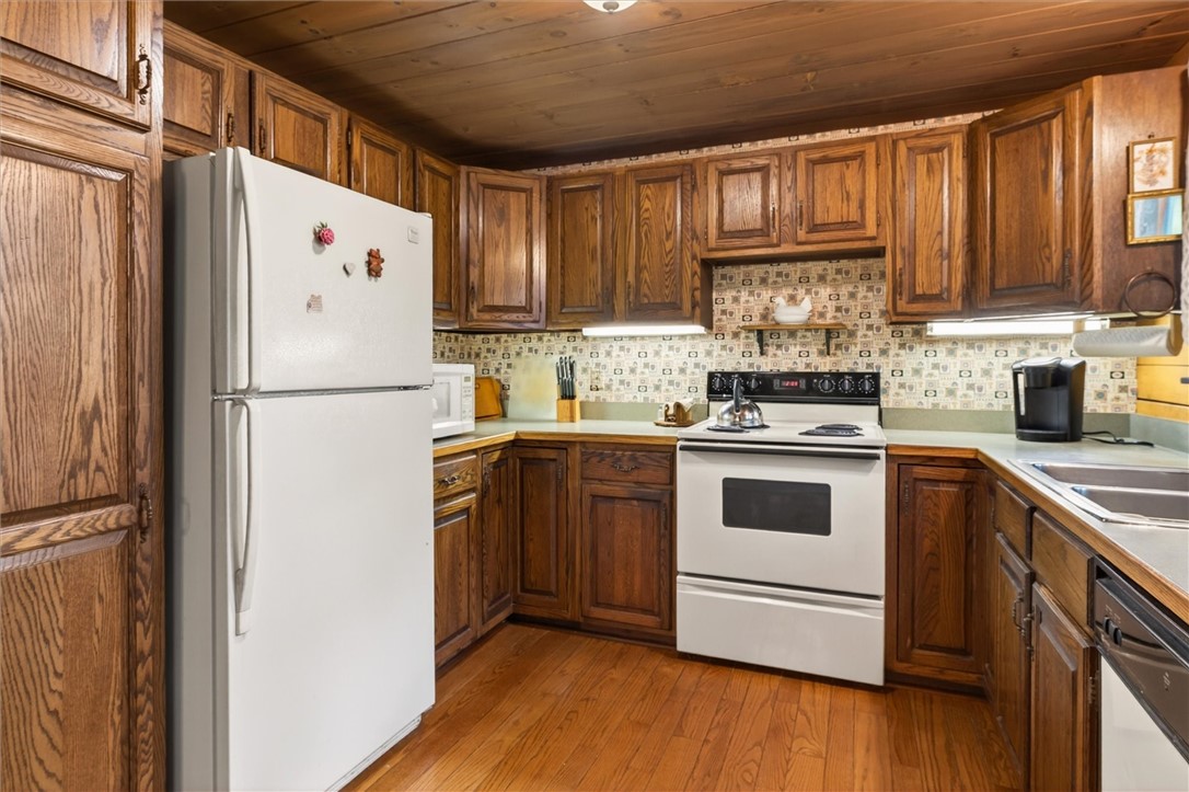 2203 Whitney Road East Perinton, NY 14450 - Photo 23 of 49