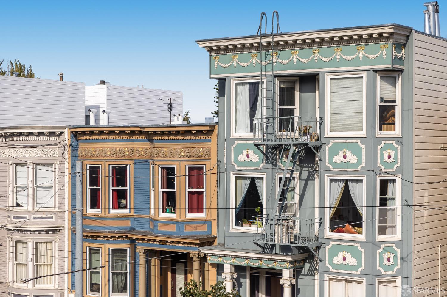 370 Church Street, Unit G San Francisco, CA 94114 - Photo 9 of 65 a front view of a building with a lot of windows