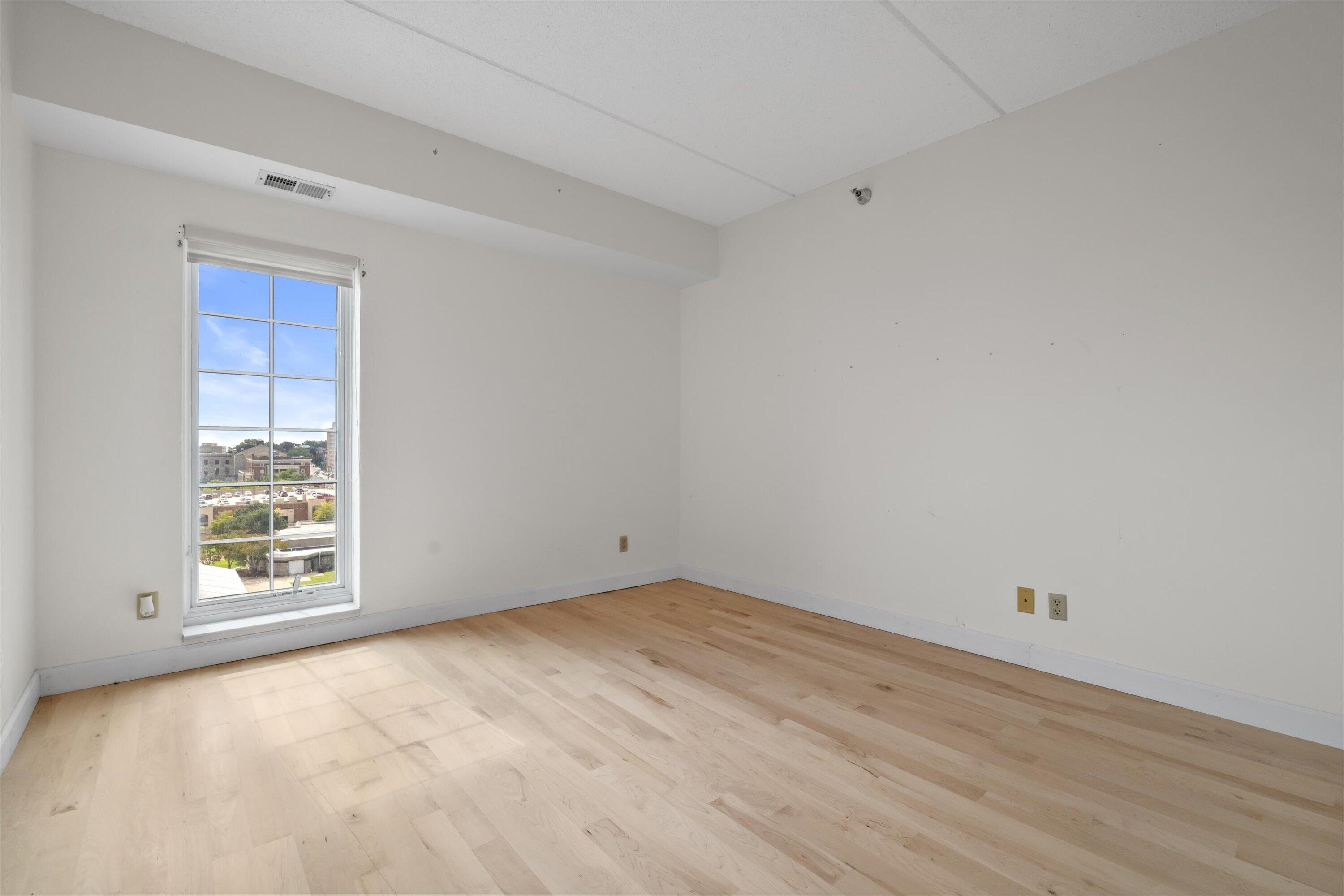 333 Lake Avenue, Unit 807 Racine, WI 53403 - Photo 16 of 57 Hardwood Flooring