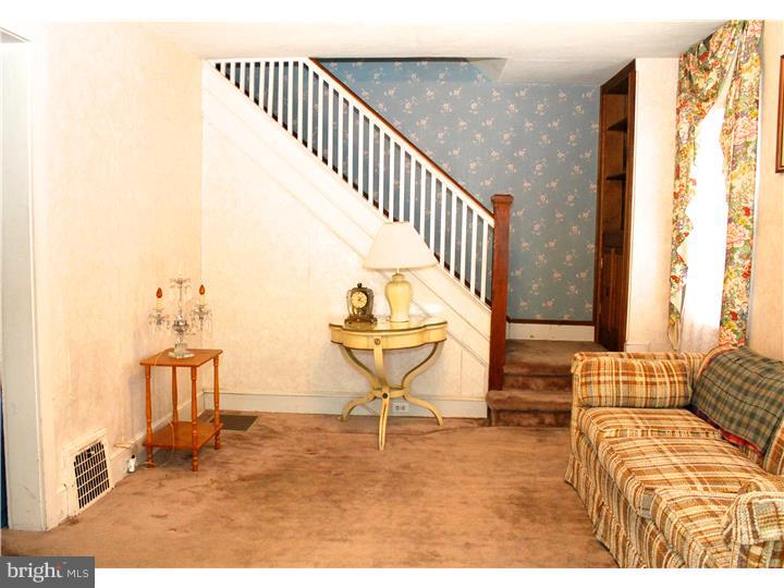 210 New Jersey Road Brooklawn, NJ 08030 - Photo 5 of 20 Living Room