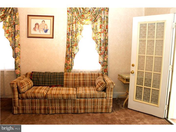210 New Jersey Road Brooklawn, NJ 08030 - Photo 6 of 20 Living Room