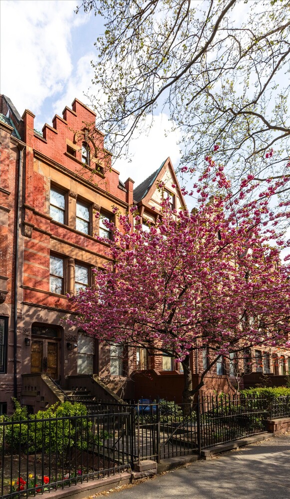 329 Convent Avenue Manhattan, NY 10031 - Photo 27 of 28 a view of a building