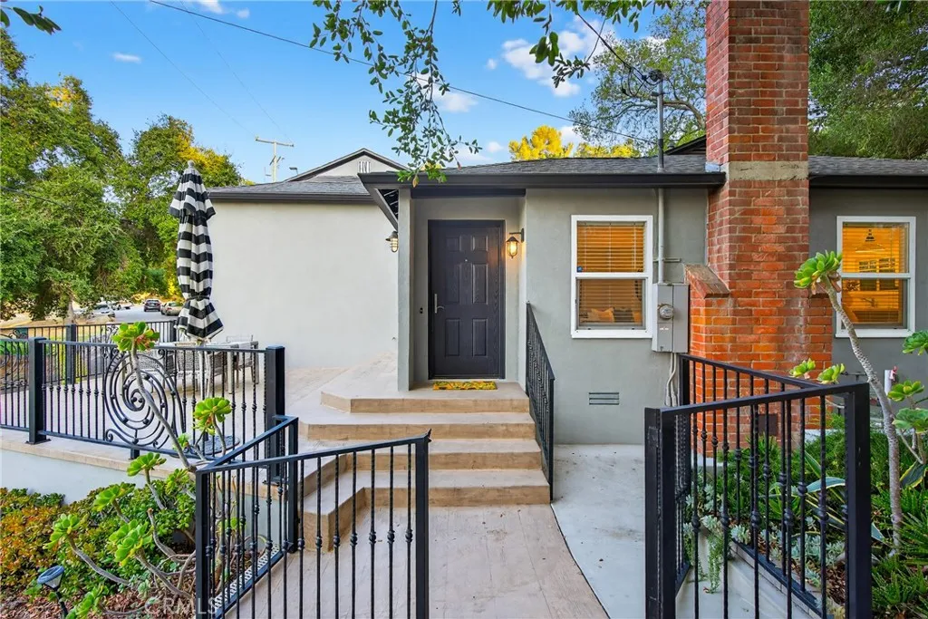 7572 McGroarty Terrace Los Angeles, CA 91042 - Photo 31 of 47 a view of a house with wooden fence