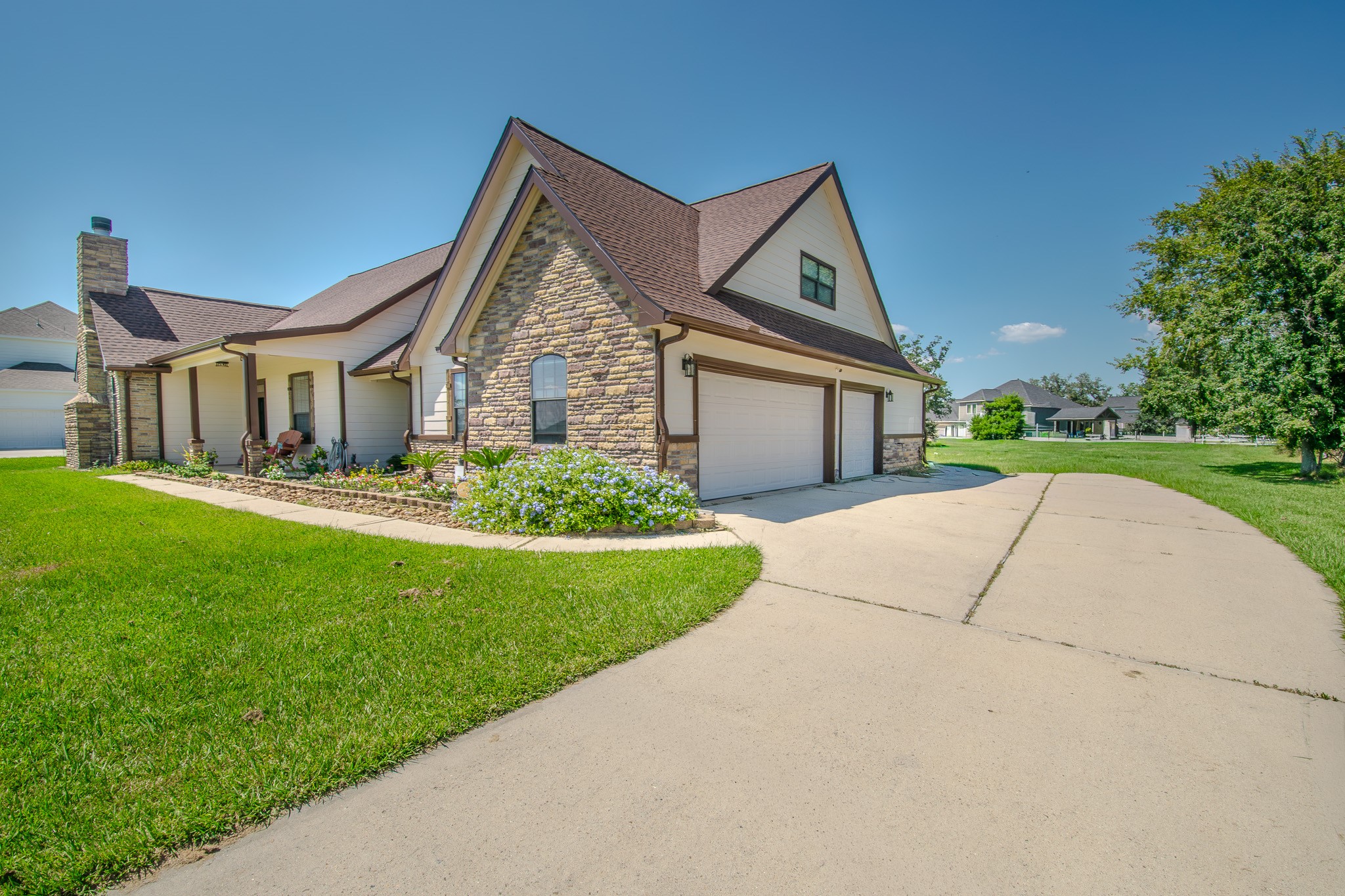 302 Mayad Boulevard Rosharon, TX 77583 - Photo 2 of 42 a front view of a house with a yard and garage
