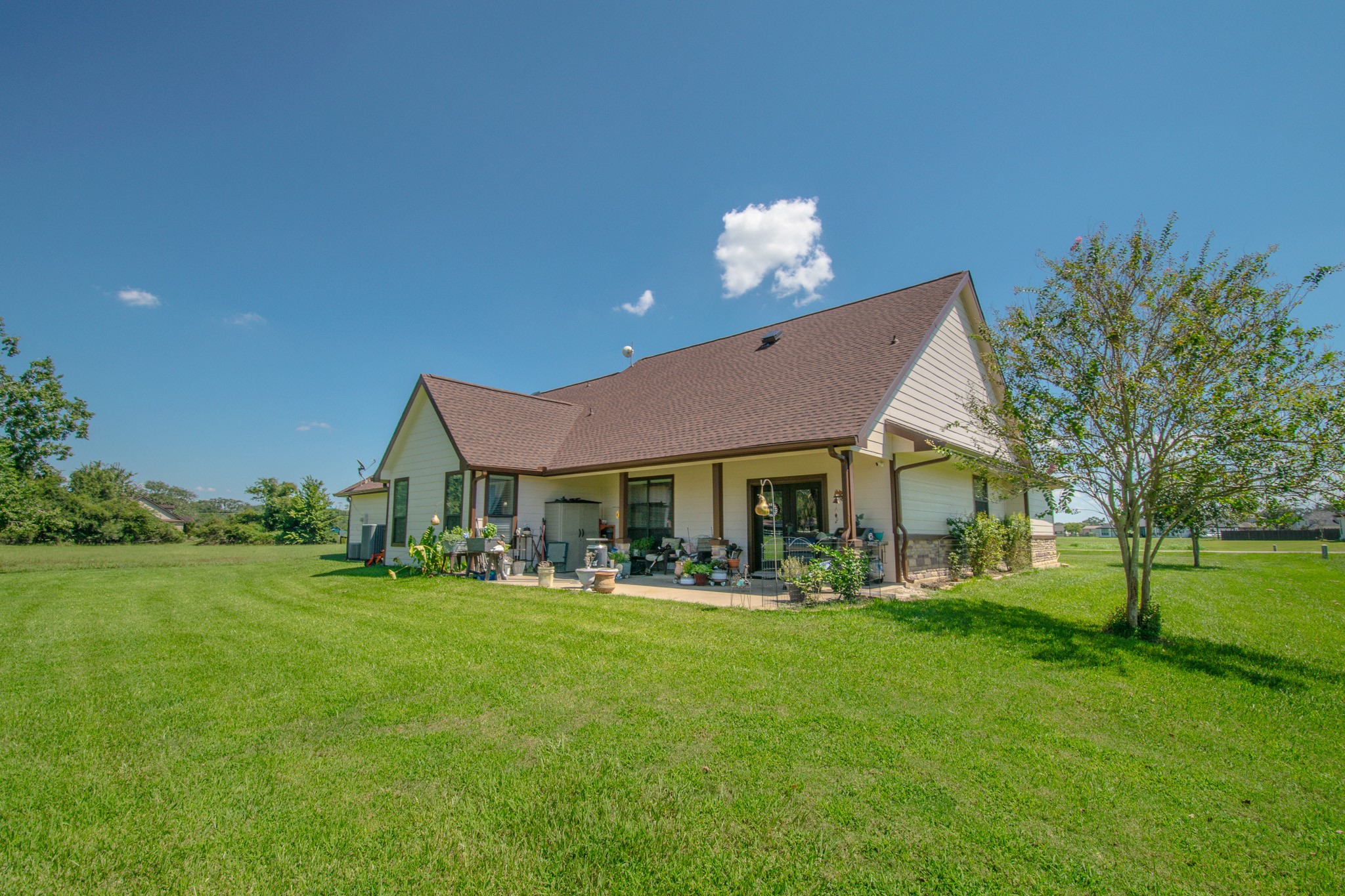 302 Mayad Boulevard Rosharon, TX 77583 - Photo 36 of 42 a front view of a house with a yard table and chairs