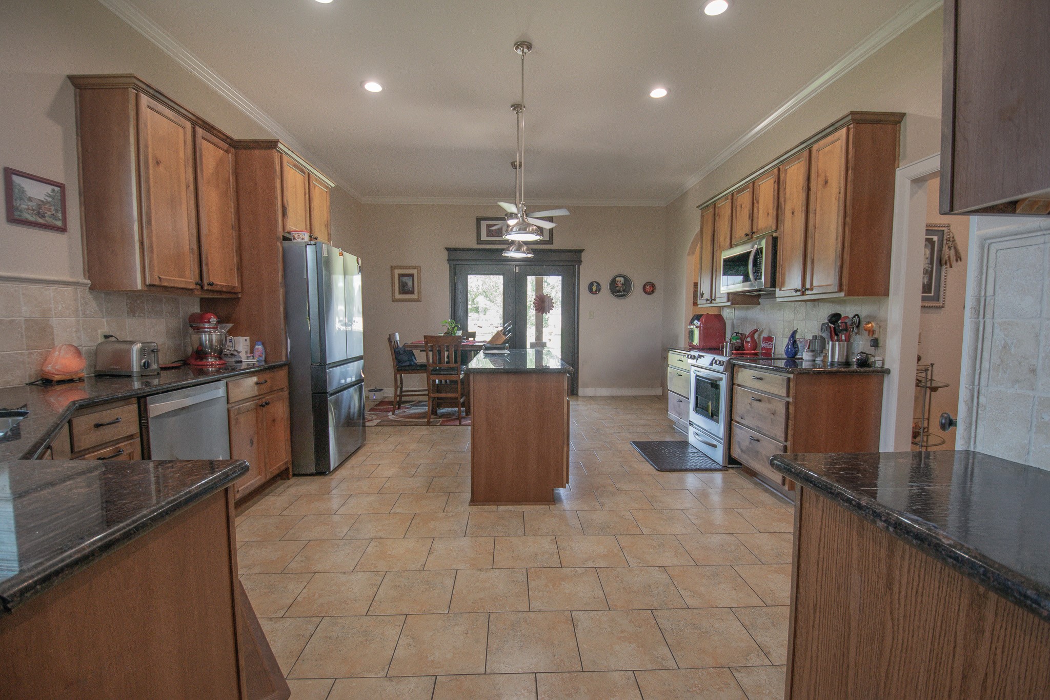302 Mayad Boulevard Rosharon, TX 77583 - Photo 7 of 42 No need to worry about too many cooks in this kitchen!
