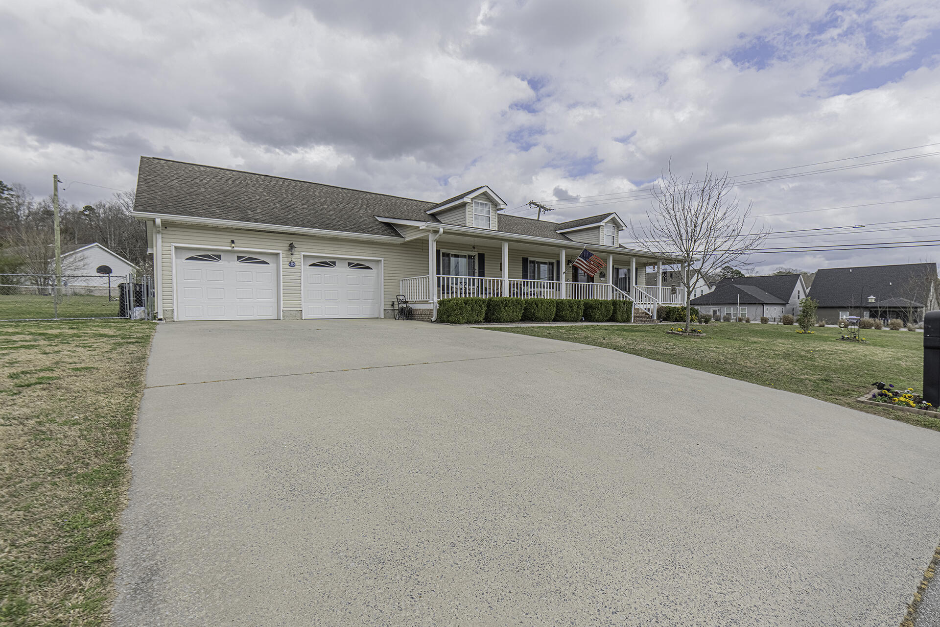 8405 Bay Run Drive Hixson, TN 37343 - Photo 2 of 30 KHP25