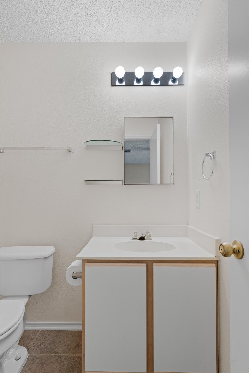 1353 Lakeside Loop Round Rock, TX 78665 - Photo 18 of 29 a bathroom with a sink and a mirror