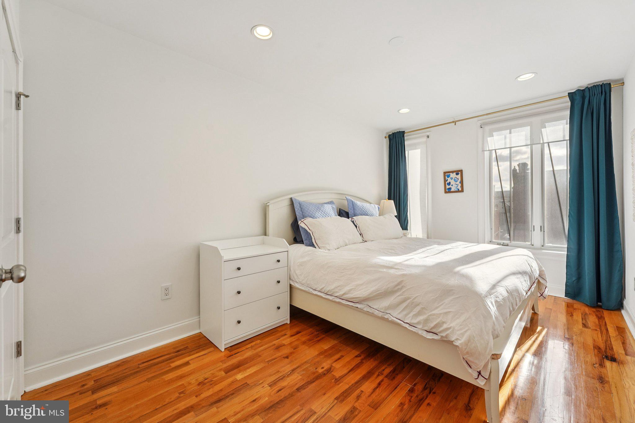920 Clinton Street, Unit 3R Philadelphia, PA 19107 - Photo 15 of 24 a bedroom with a bed and a window