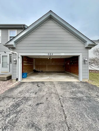 $3,000 | 665 Lakewood Farms Drive, Bolingbrook, IL 60490