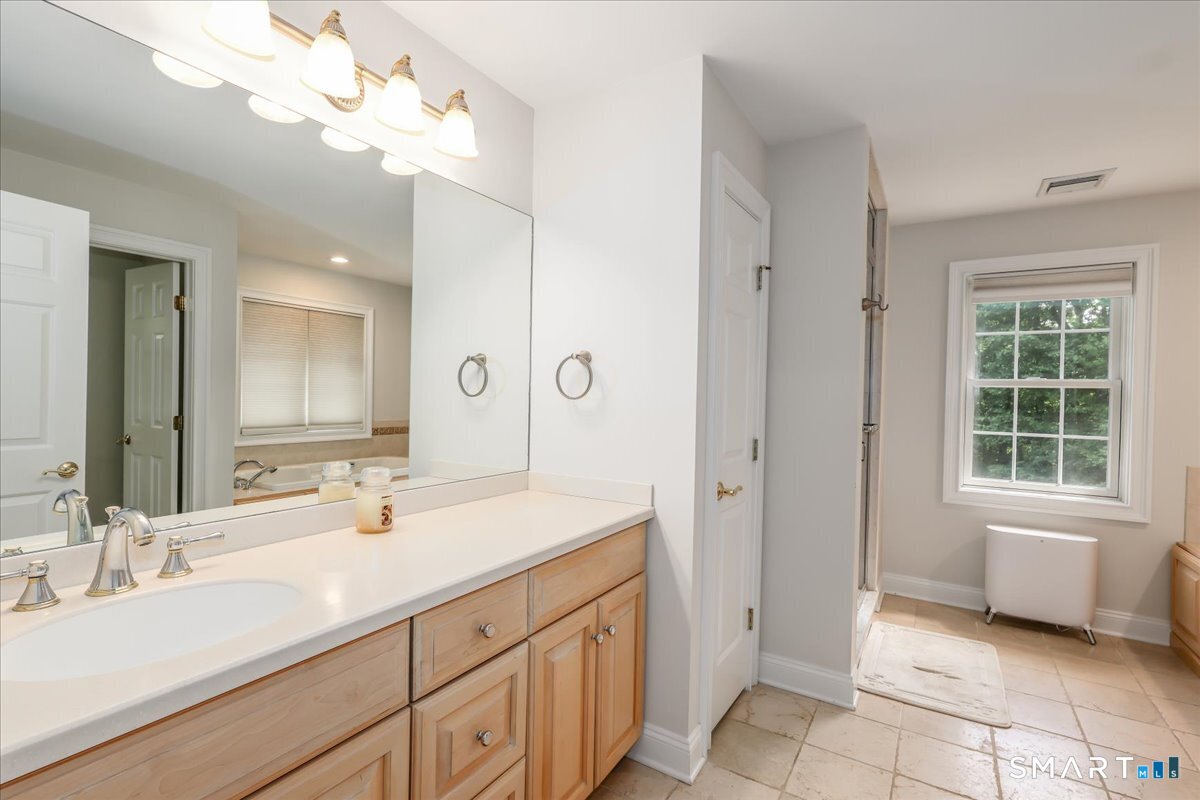 8 Rock Ridge Court New Fairfield, CT 06812 - Photo 19 of 39