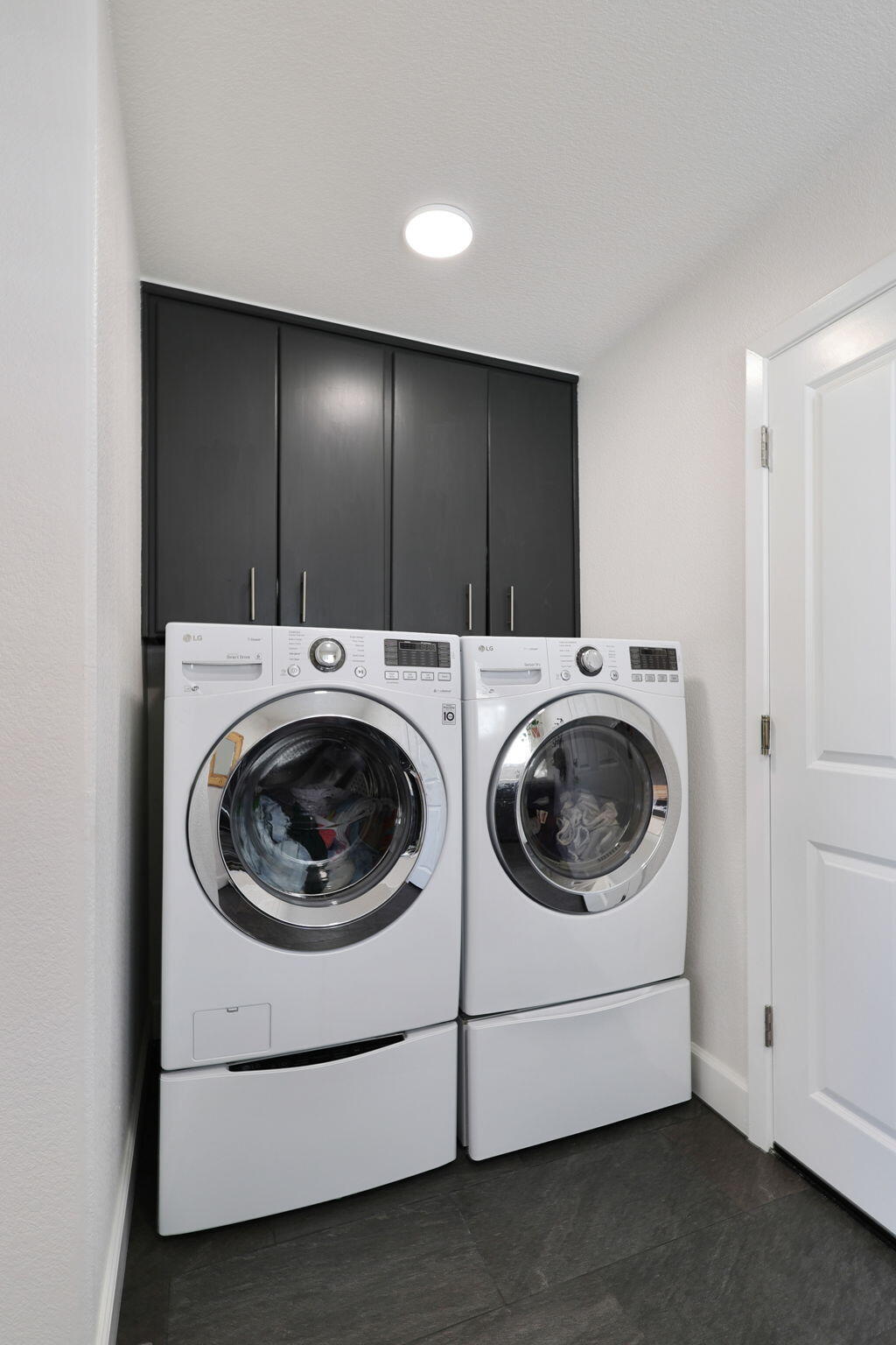 8454 Crown Way Redding, CA 96001 - Photo 24 of 44 a utility room with dryer and washer