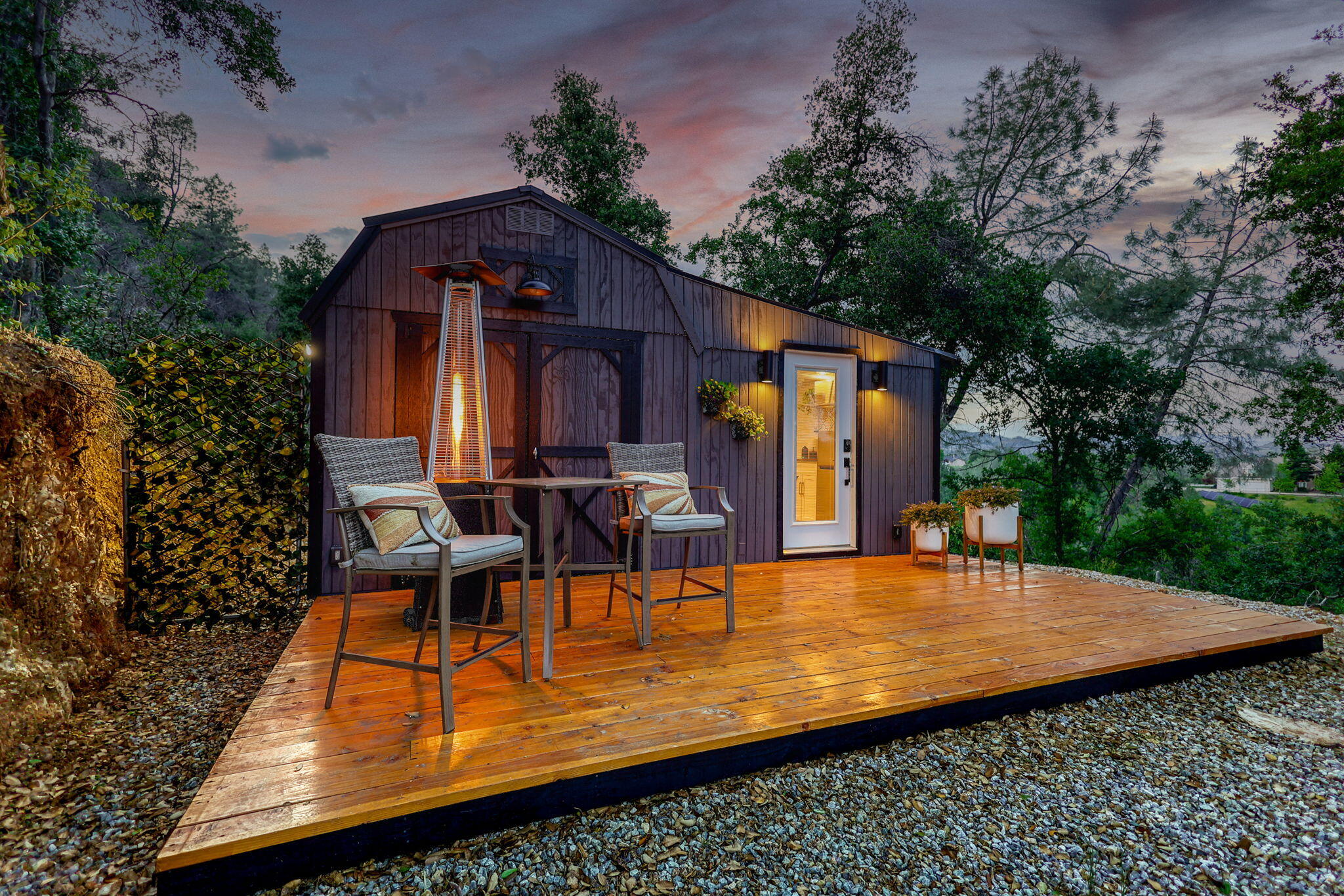 8454 Crown Way Redding, CA 96001 - Photo 25 of 44 a view of a chairs and table on the patio