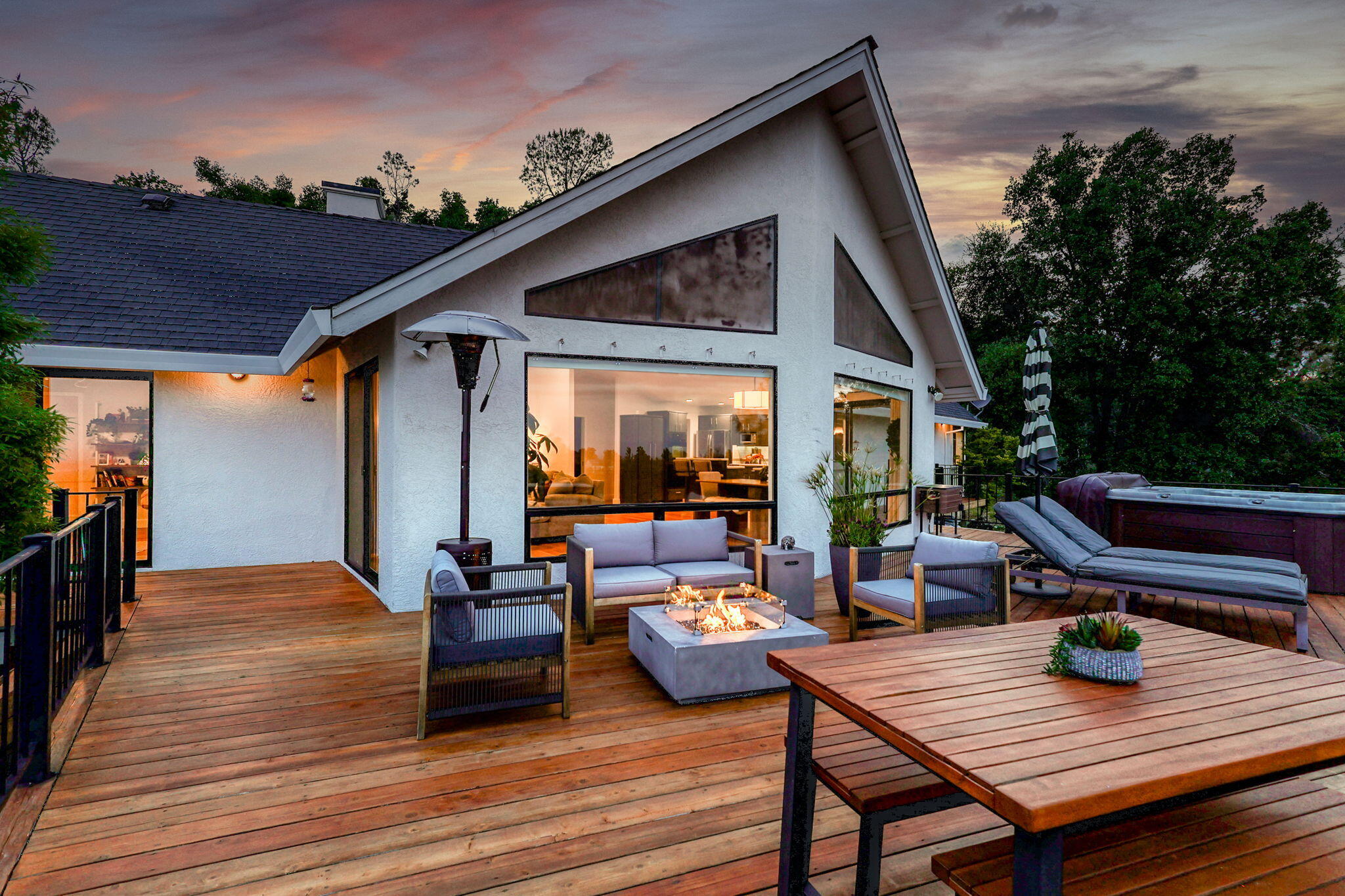 8454 Crown Way Redding, CA 96001 - Photo 30 of 44 a view of sitting area with furniture